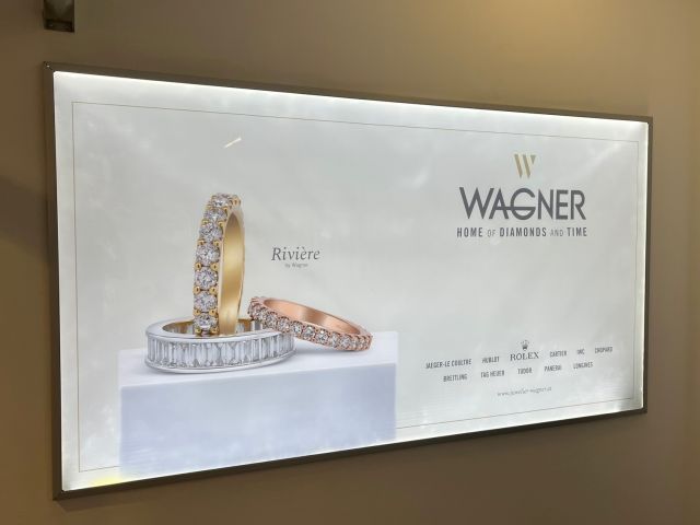 Klapprahmen - Werbung in der Kärtnerring-Garage